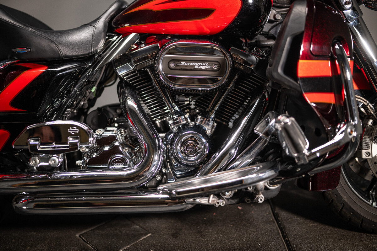 2017 CVO Limited (FLHTKSE) - Photo 9