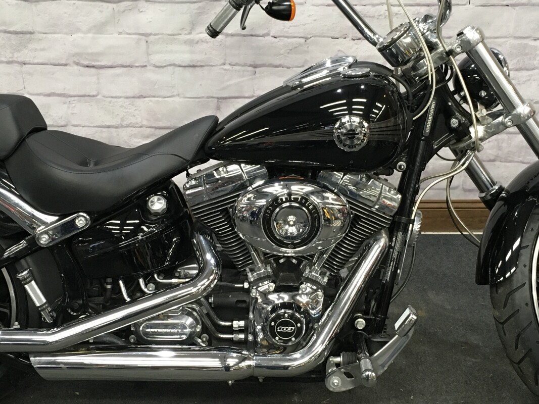2015 Harley-Davidson Breakout Vivid Black FXSB - Photo 3