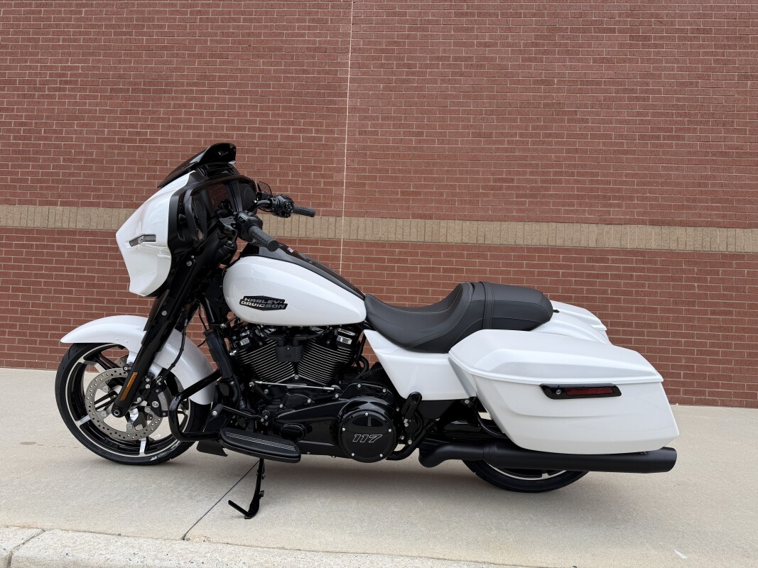 FLHX 2025 Street Glide - Photo 6