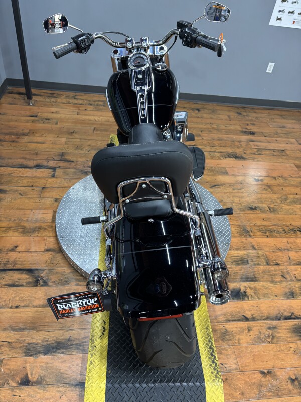 2025 Harley-Davidson Fat Boy VIVID BLACK W/ PINSTRIPE - Photo 7