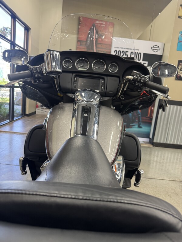 2017 Harley-Davidson Tri Glide Ultra FLHTCUTG - Photo 4