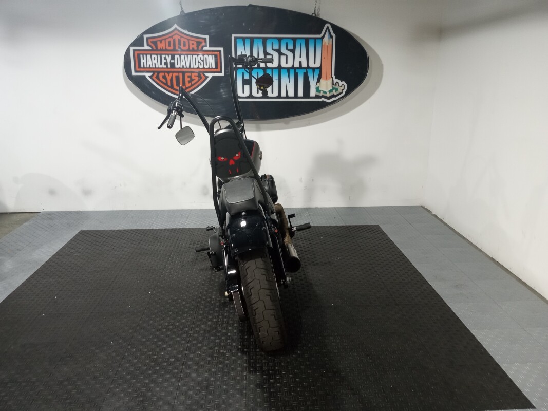 2018 Harley-Davidson Street Bob Industrial Gray Denim/Black Denim - Photo 4