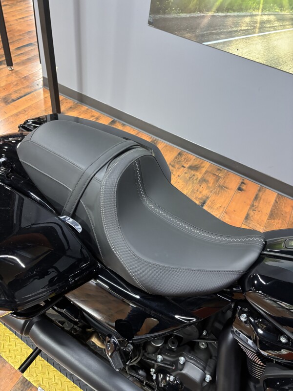 2025 Harley-Davidson Road Glide VIVID BLACK BO - Photo 4