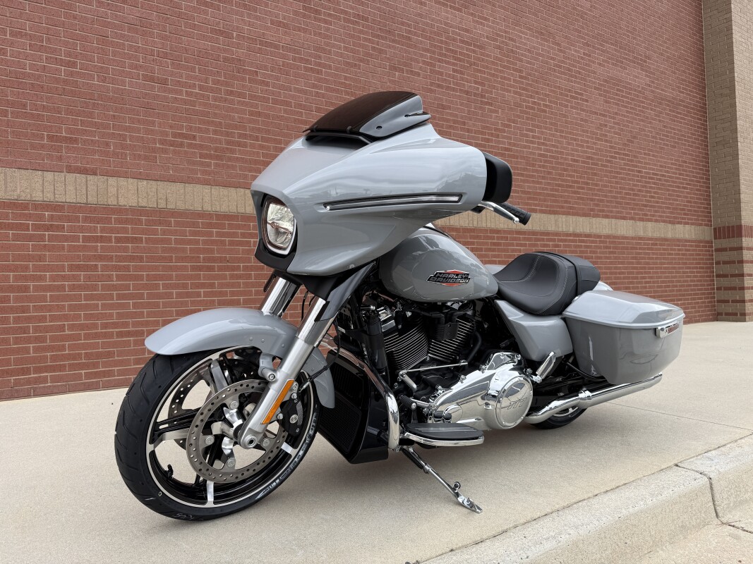 FLHX 2025 Street Glide - Photo 8