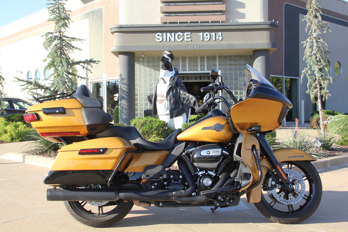 2023 Harley-Davidson Road Glide Limited Prospect Gold/Vivid Black - Black Finish - Photo 2