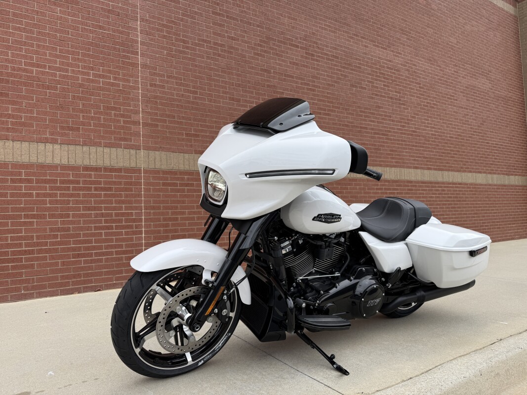 FLHX 2025 Street Glide - Photo 8