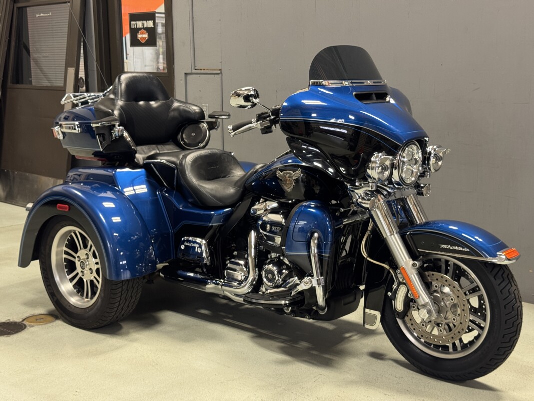 FLHTCUTG 2018 Tri Glide Ultra - Photo 3