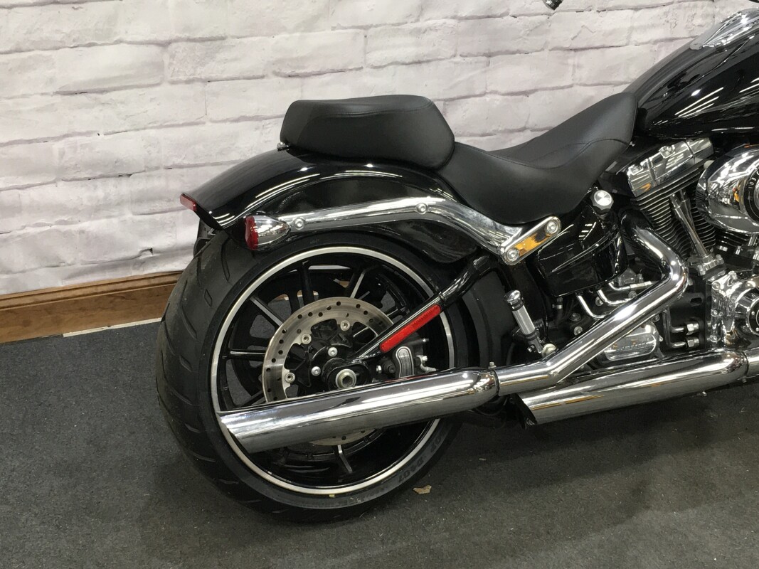 2015 Harley-Davidson Breakout Vivid Black FXSB - Photo 2