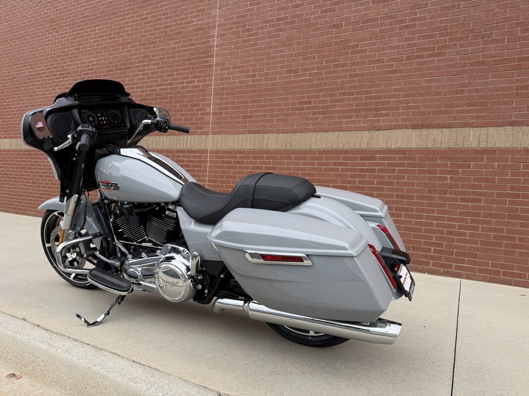 FLHX 2025 Street Glide - Photo 7