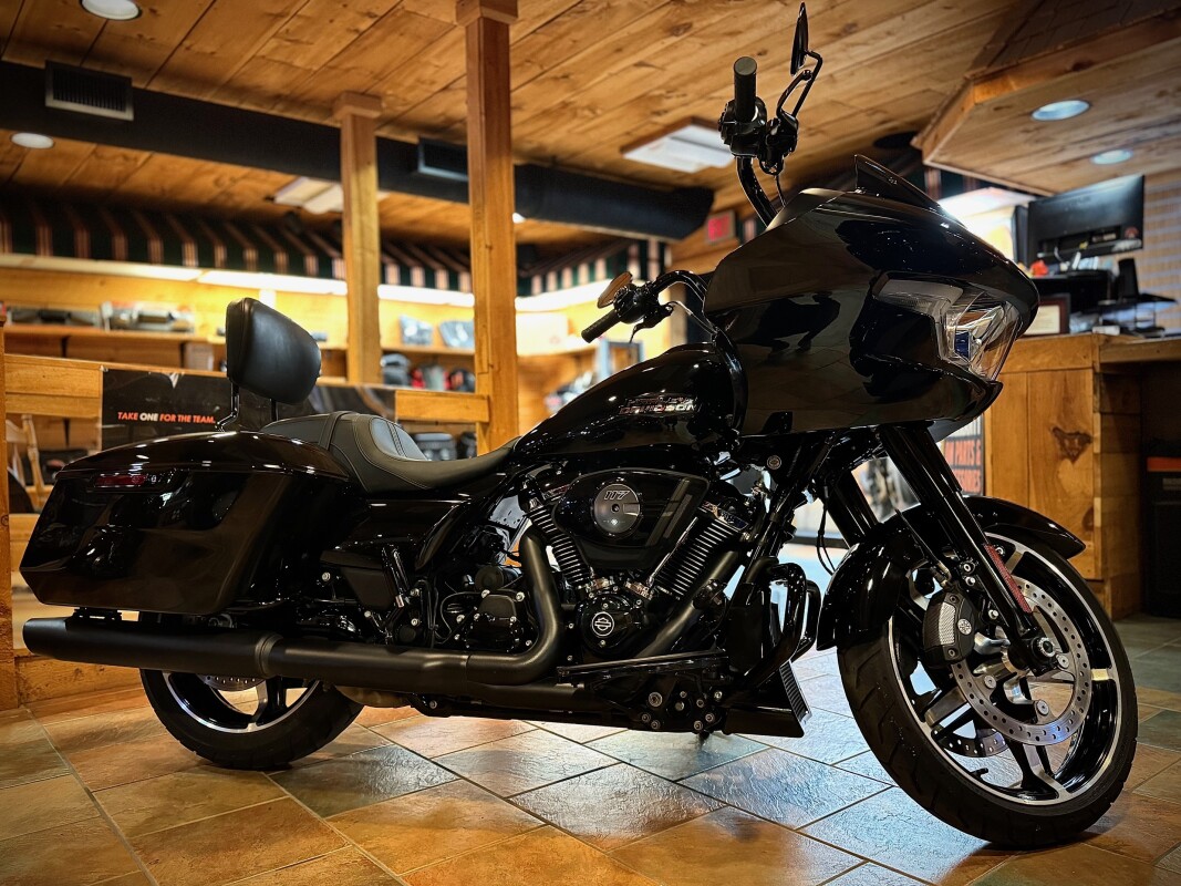 2025 Harley-Davidson Road Glide Vivid Black