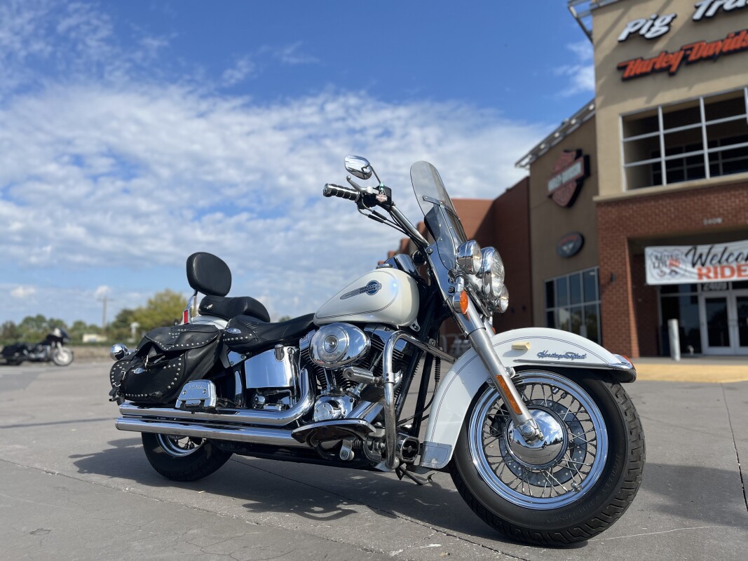 2004 Harley-Davidson Heritage Softail Classic FLSTCI GLACIER WHITE - Photo 2