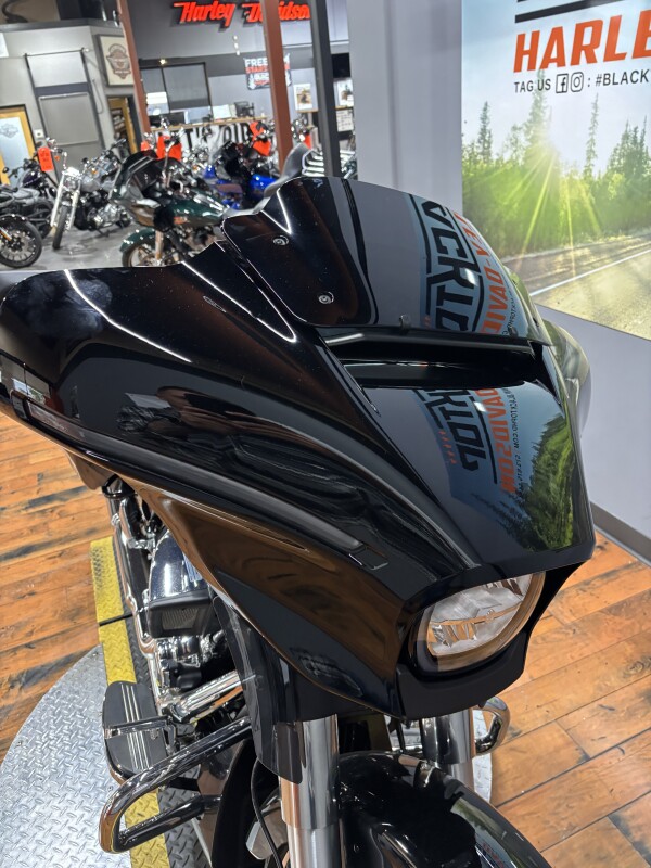 2025 Harley-Davidson Street Glide VIVID BLACK/CHROME TRIM - Photo 4