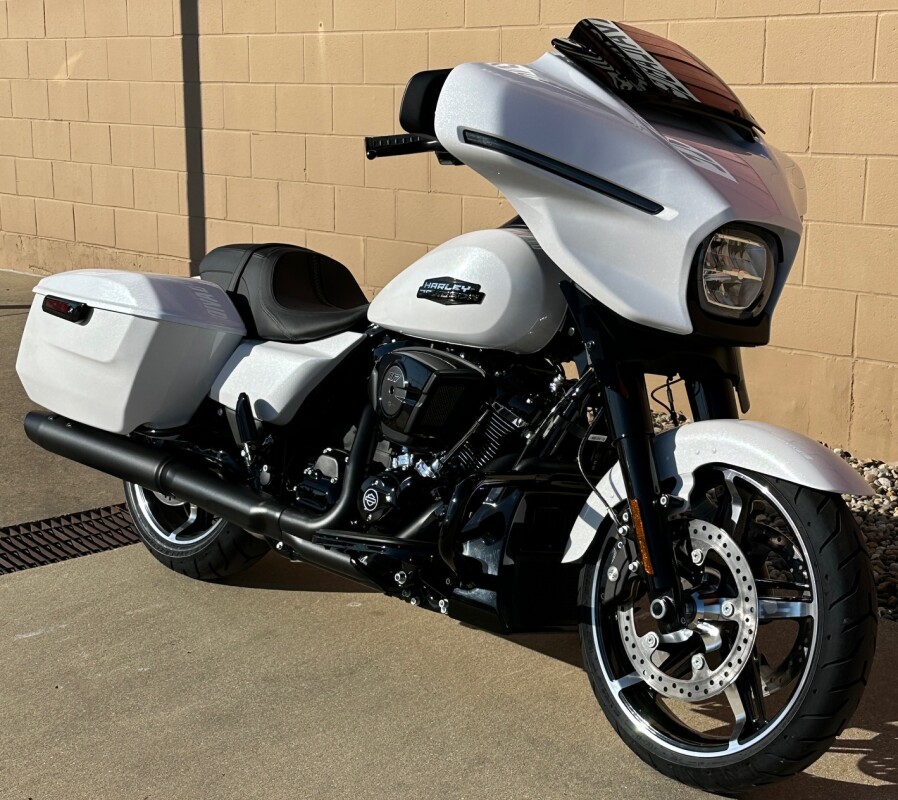 2025 Harley-Davidson Street Glide White Onyx Pearl - Black Finish - Photo 3