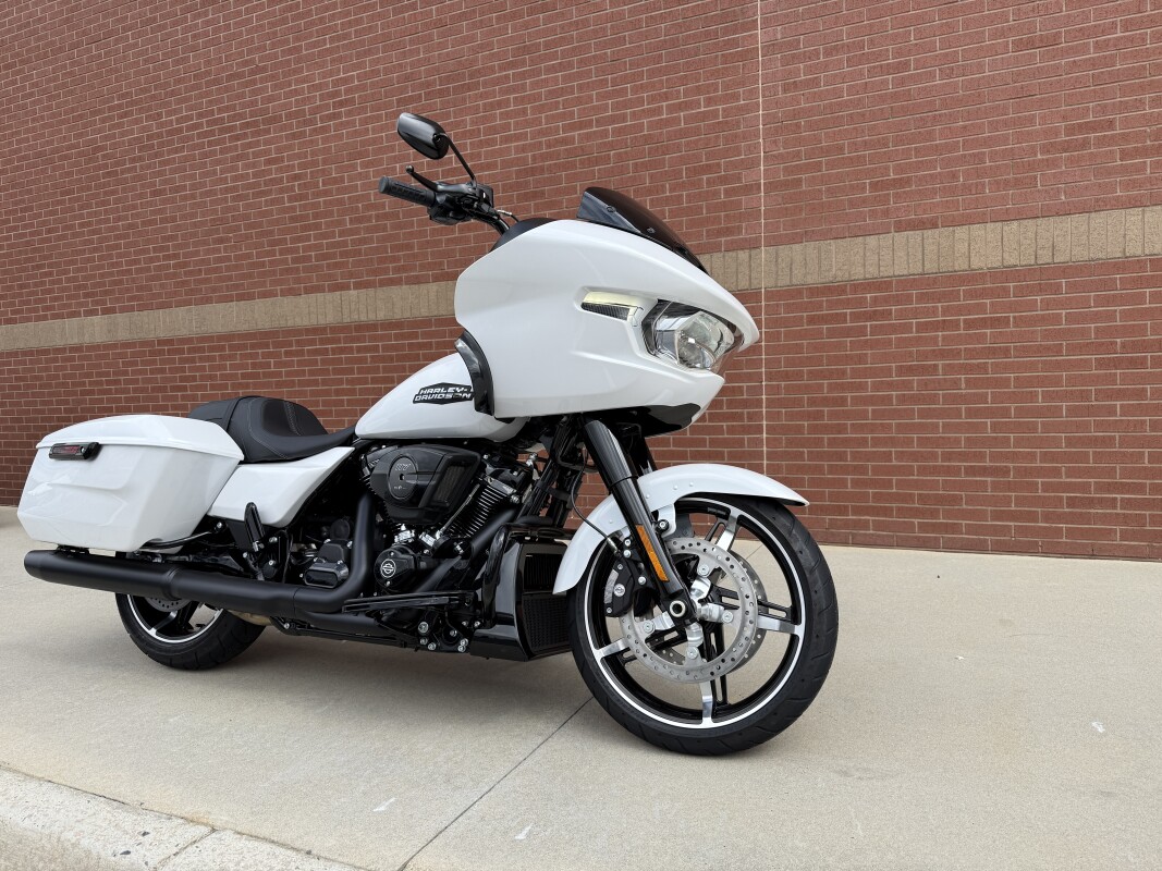FLTRX 2025 Road Glide - Photo 2