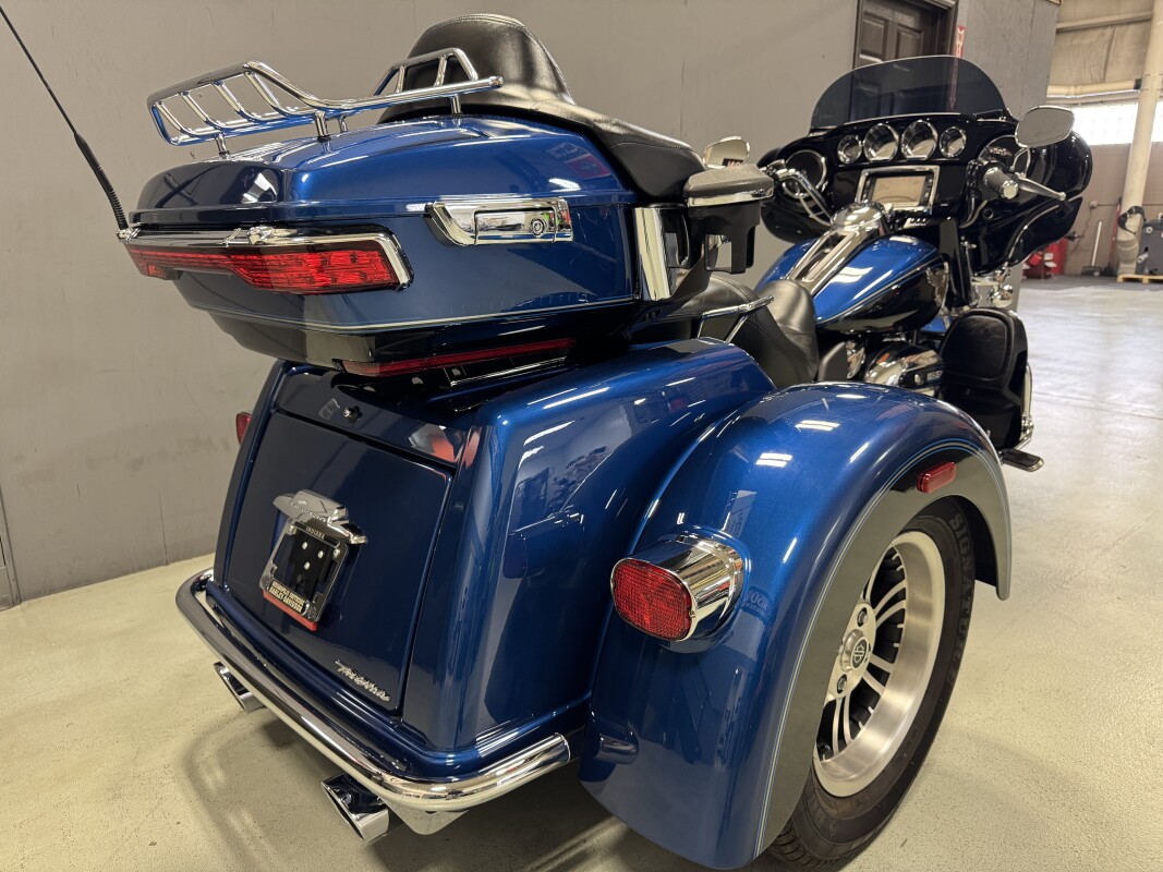 FLHTCUTG 2018 Tri Glide Ultra - Photo 7
