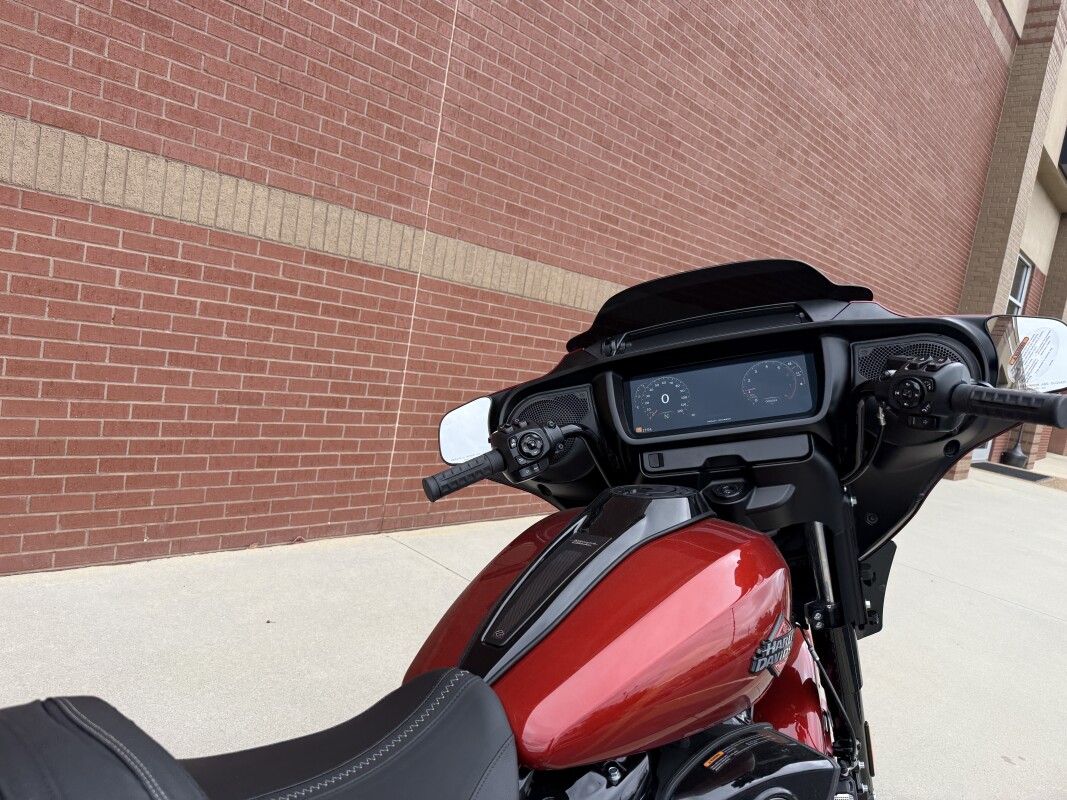 FLHX 2025 Street Glide - Photo 6