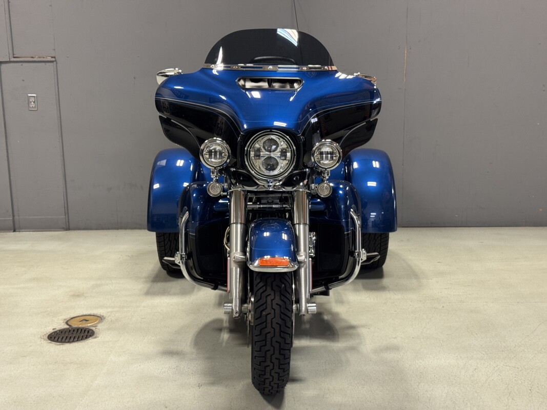 FLHTCUTG 2018 Tri Glide Ultra - Photo 10