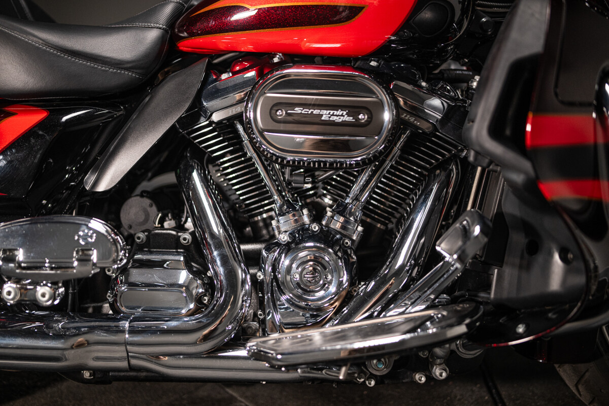 2017 CVO Limited (FLHTKSE) - Photo 9