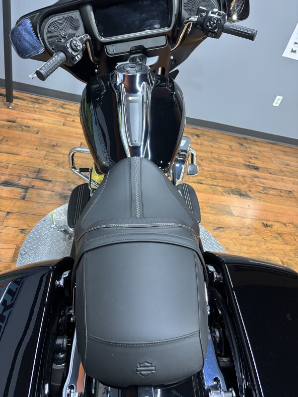 2025 Harley-Davidson Street Glide VIVID BLACK/CHROME TRIM - Photo 5