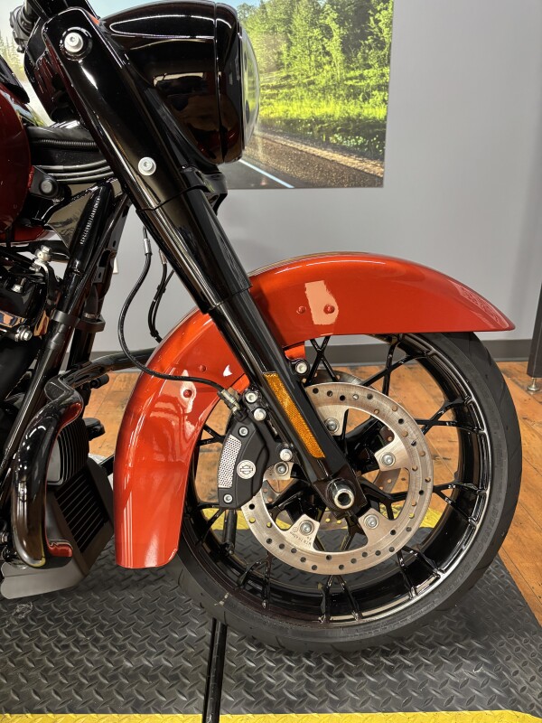 2025 Harley-Davidson Road King Special WHISKEY FIRE/BLACK TRIM - Photo 2