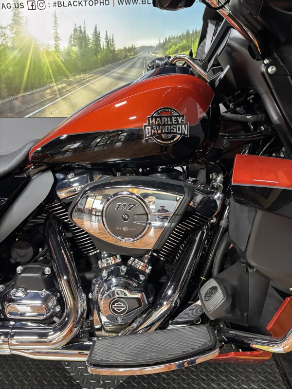 2025 Harley-Davidson Street Glide Ultra WHISKY FIRE/BLK BO - Photo 2