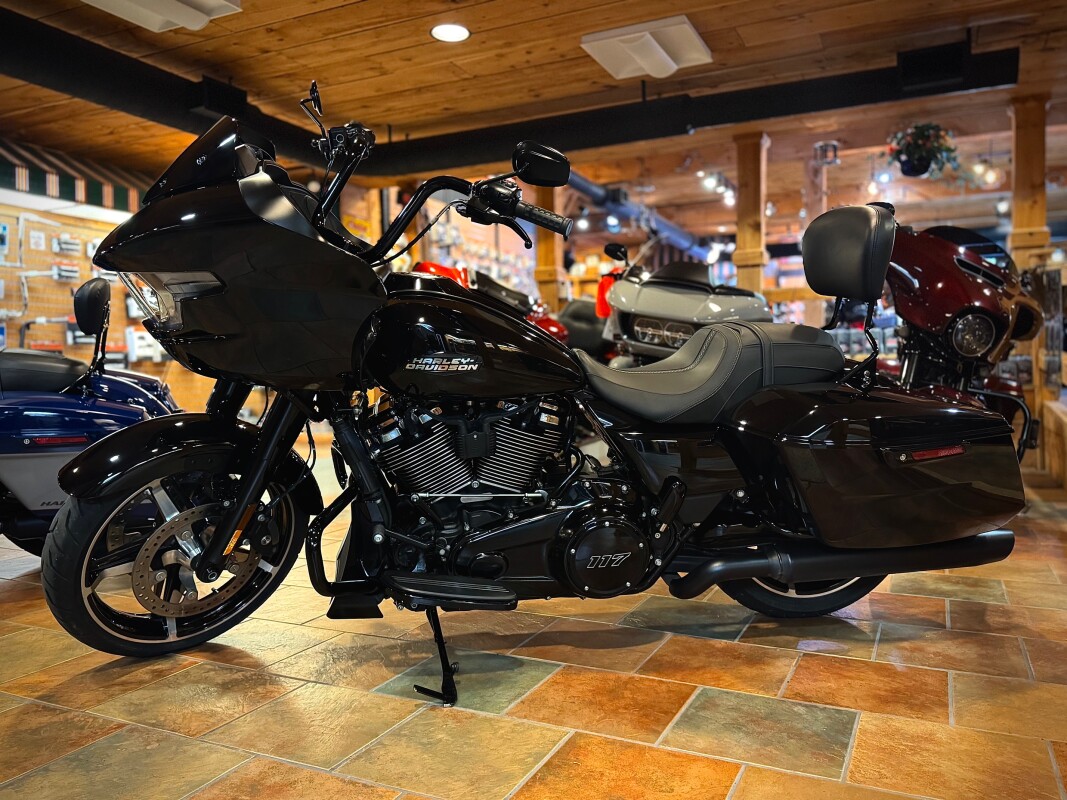 2025 Harley-Davidson Road Glide Vivid Black - Photo 2