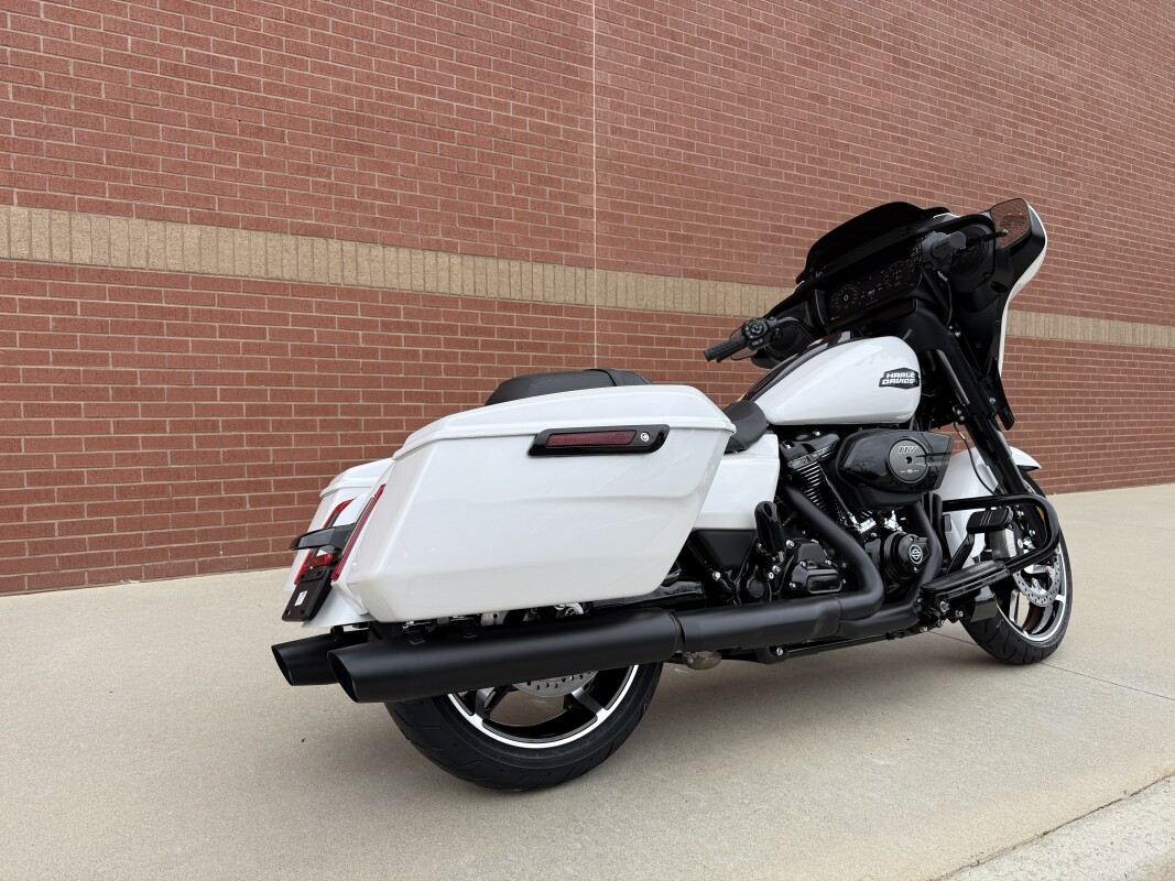 FLHX 2025 Street Glide - Photo 3