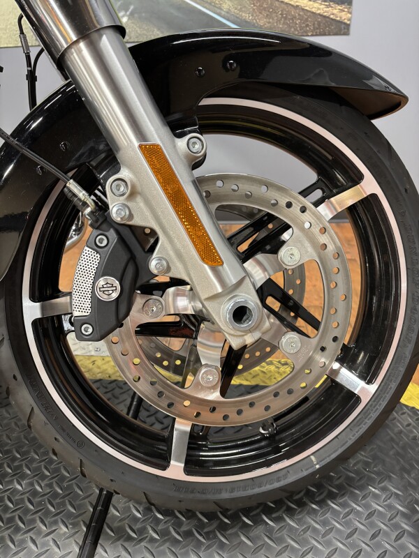 2025 Harley-Davidson Street Glide VIVID BLACK/CHROME TRIM - Photo 3