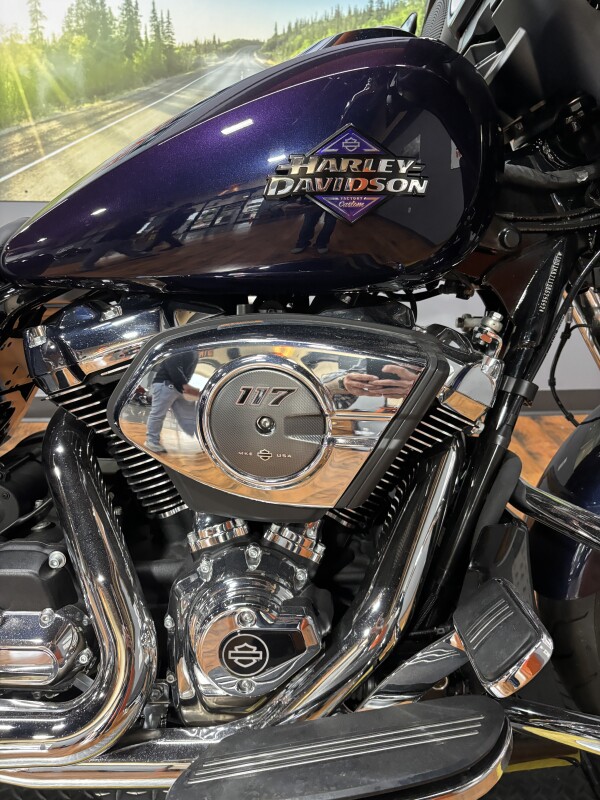 2025 Harley-Davidson Street Glide MYSTIC SHIFT/CHROME TRIM - Photo 3
