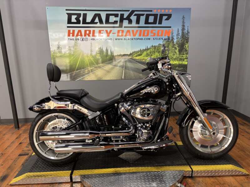 2025 Harley-Davidson® Fat Boy® VIVID BLACK W/ PINSTRIPE
