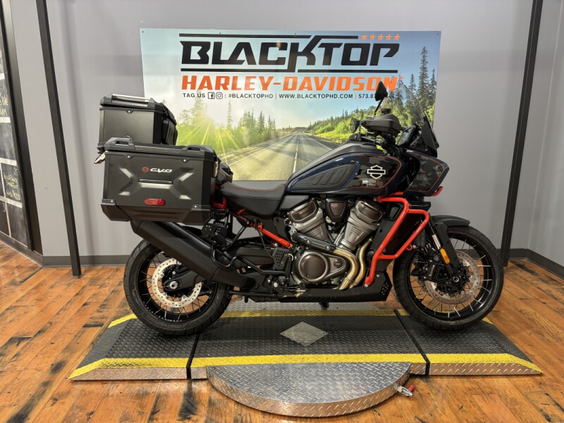 2025 Harley-Davidson® CVO™ Pan America® CARBON BLUE