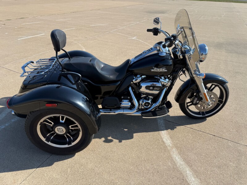 2022 Harley-Davidson® Freewheeler® Vivid Black