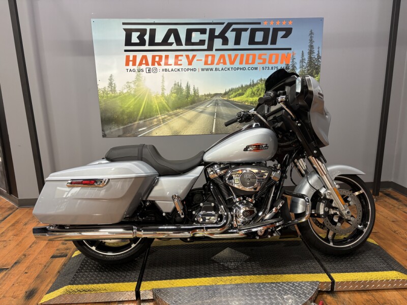 2025 Harley-Davidson® Street Glide™ ATLAS SLV MTLIC/CHROME TRIM