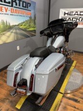 2025 Harley-Davidson® Street Glide™ ATLAS SLV MTLIC/CHROME TRIM thumb 1