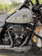 2025 Harley-Davidson® Road King™ Special BILLIARD GRAY BO thumb 3