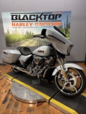 2025 Harley-Davidson® Street Glide™ ATLAS SLV MTLIC/CHROME TRIM thumb 0