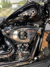 2025 Harley-Davidson® Fat Boy® VIVID BLACK W/ PINSTRIPE thumb 3