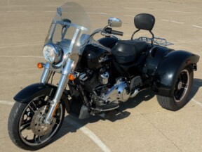 2022 Harley-Davidson® Freewheeler® Vivid Black thumb 1