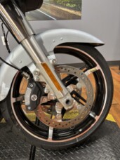 2025 Harley-Davidson® Street Glide™ ATLAS SLV MTLIC/CHROME TRIM thumb 2