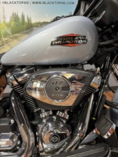 2025 Harley-Davidson® Street Glide™ ATLAS SLV MTLIC/CHROME TRIM thumb 3