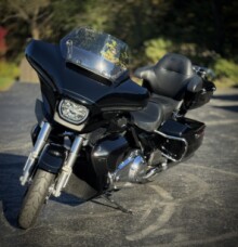 2025 Harley-Davidson® Street Glide® Ultra Vivid Black thumb 2