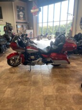  2019 Harley-Davidson® Road Glide® Ultra thumb 3