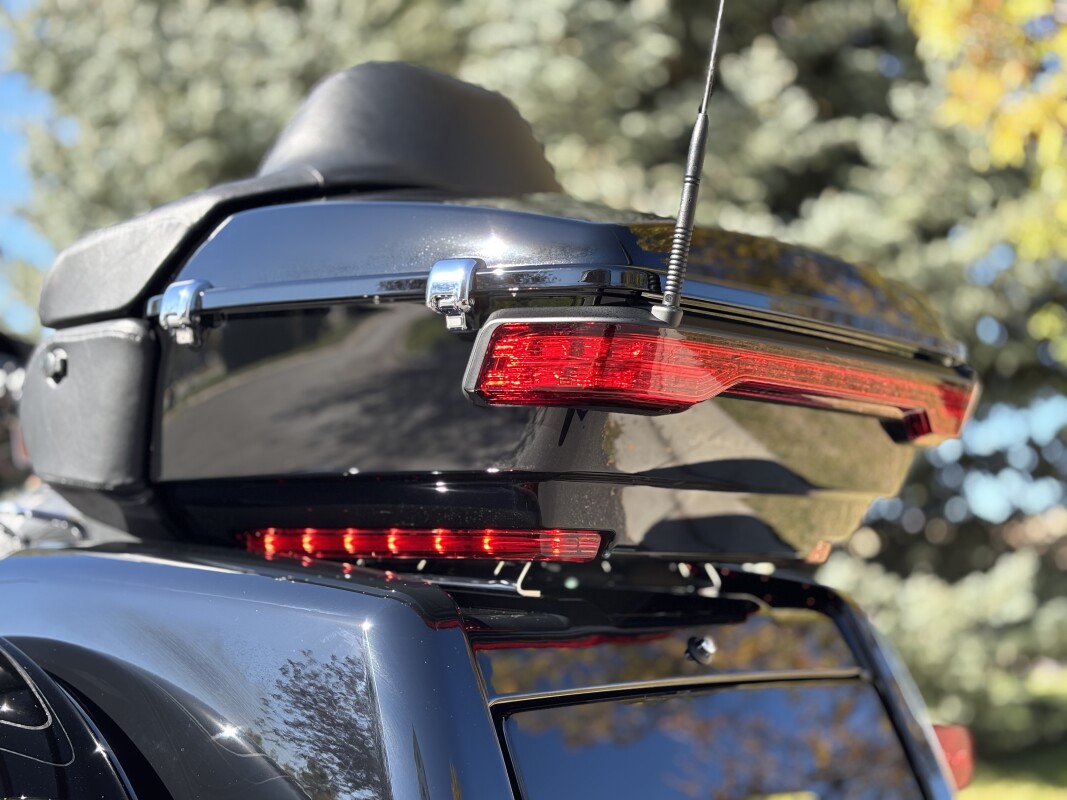 2025 Harley-Davidson Tri Glide Ultra Vivid Black - Photo 9