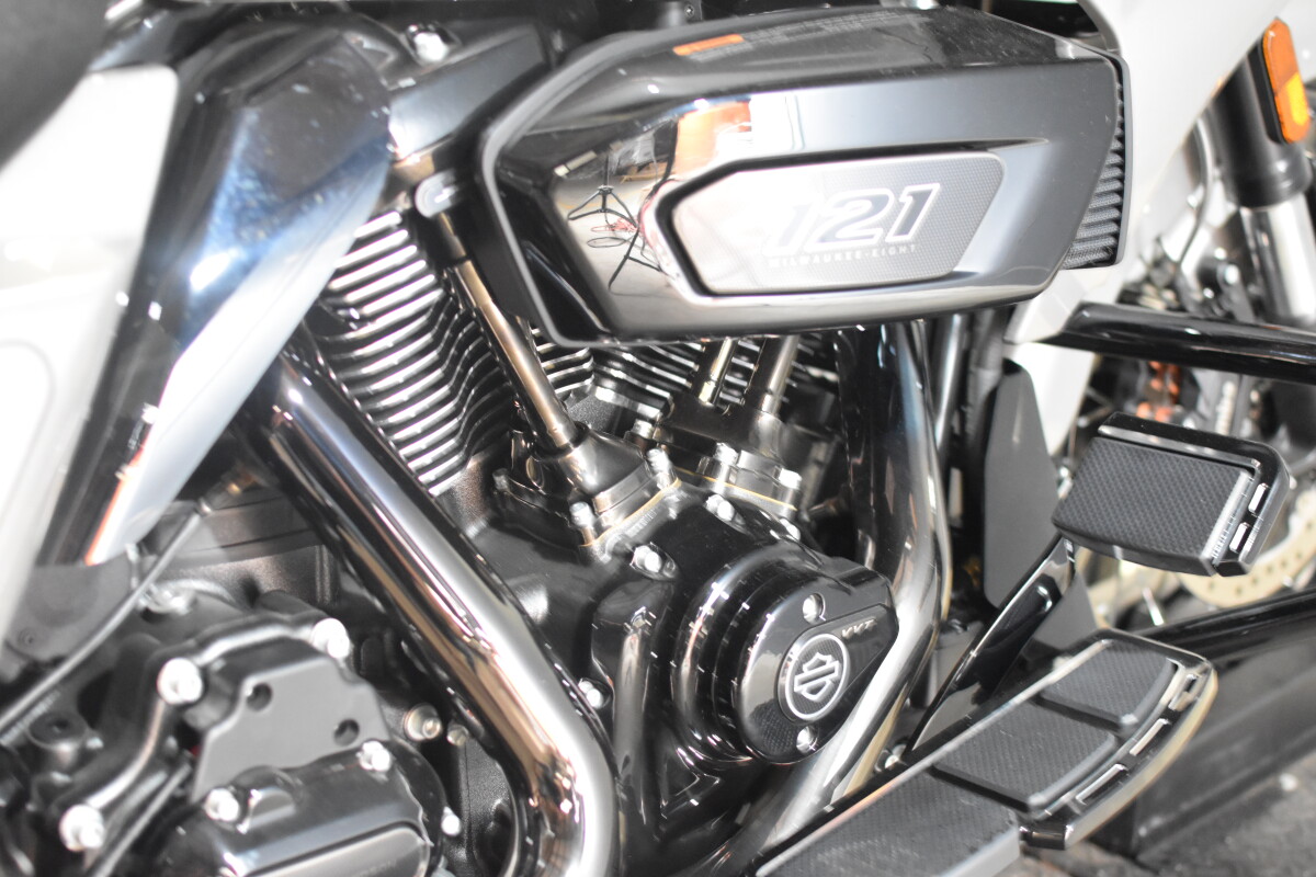 Used 2023 Harley-Davidson CVO Road Glide FLTRXSE - Photo 4