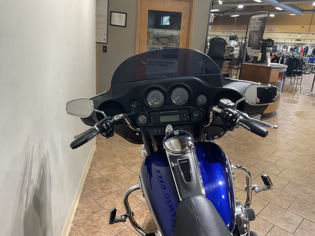 2017 Harley-Davidson Ultra Limited Two-Tone Superior Blue/Billet Silver FLHTK - Photo 6