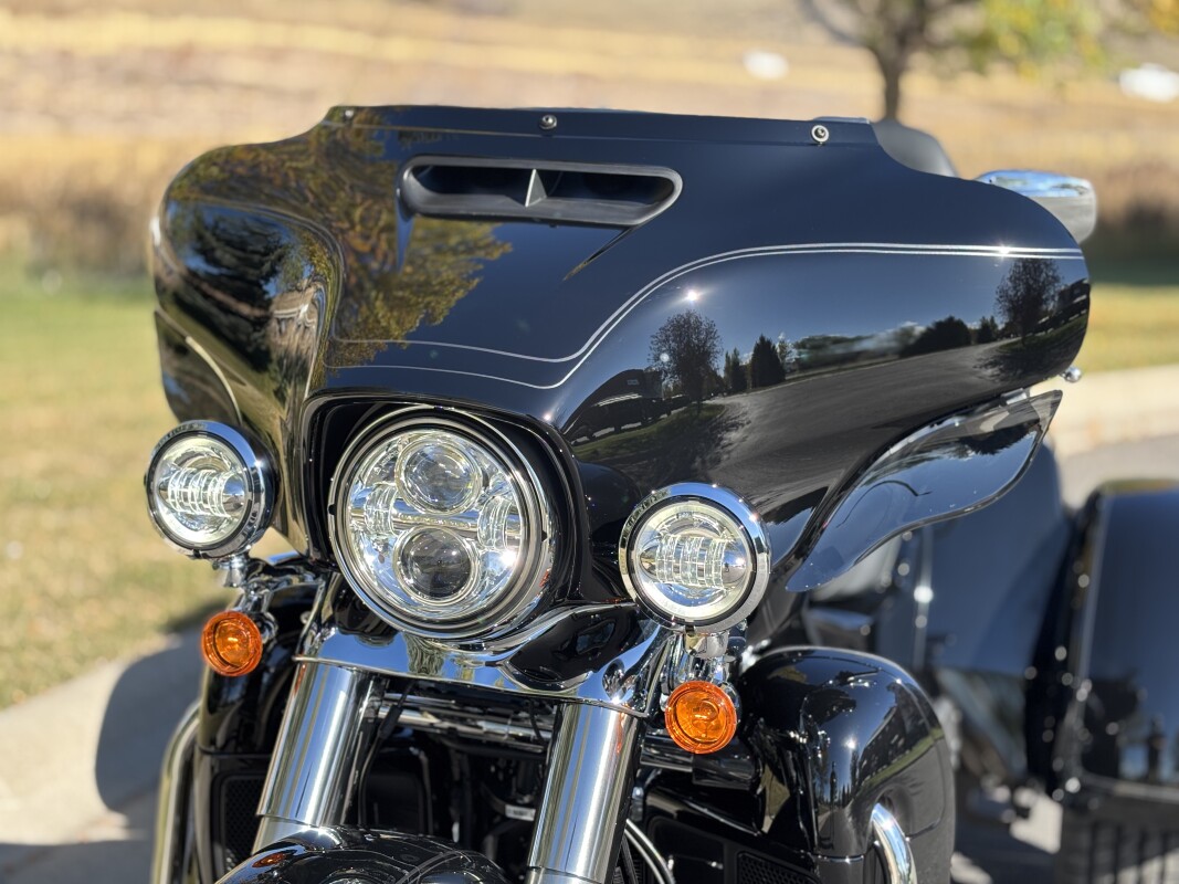 2025 Harley-Davidson Tri Glide Ultra Vivid Black - Photo 10