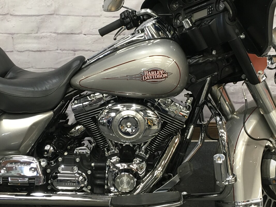 2009 Harley-Davidson Electra Glide Classic Pewter Pearl FLHTC - Photo 3