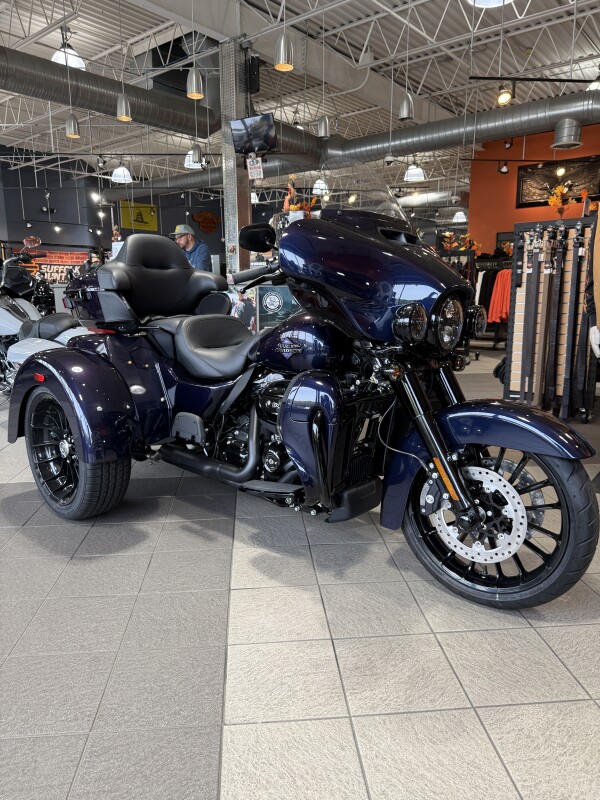 FLHTCUTG 2025 Tri Glide Ultra - Photo 4