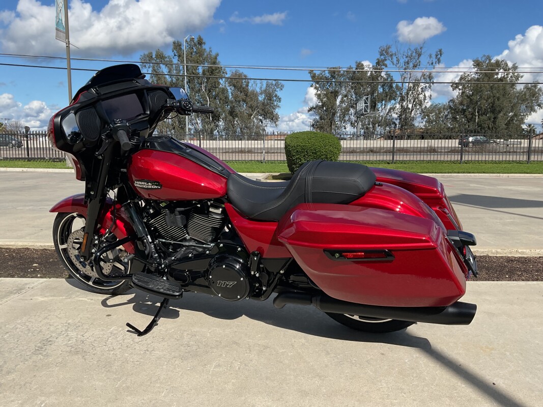 FLHX 2025 Street Glide - Photo 6