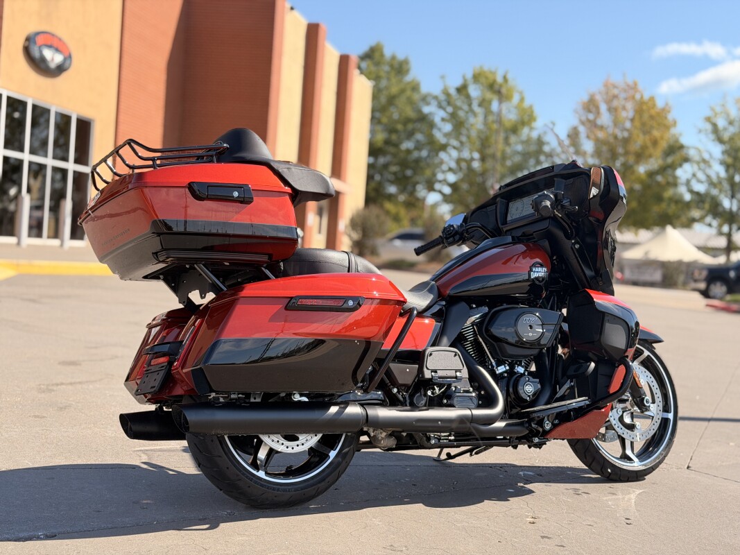 2025 Harley-Davidson Street Glide Ultra FLHXU Whiskey Fire / Vivid Black - Photo 3